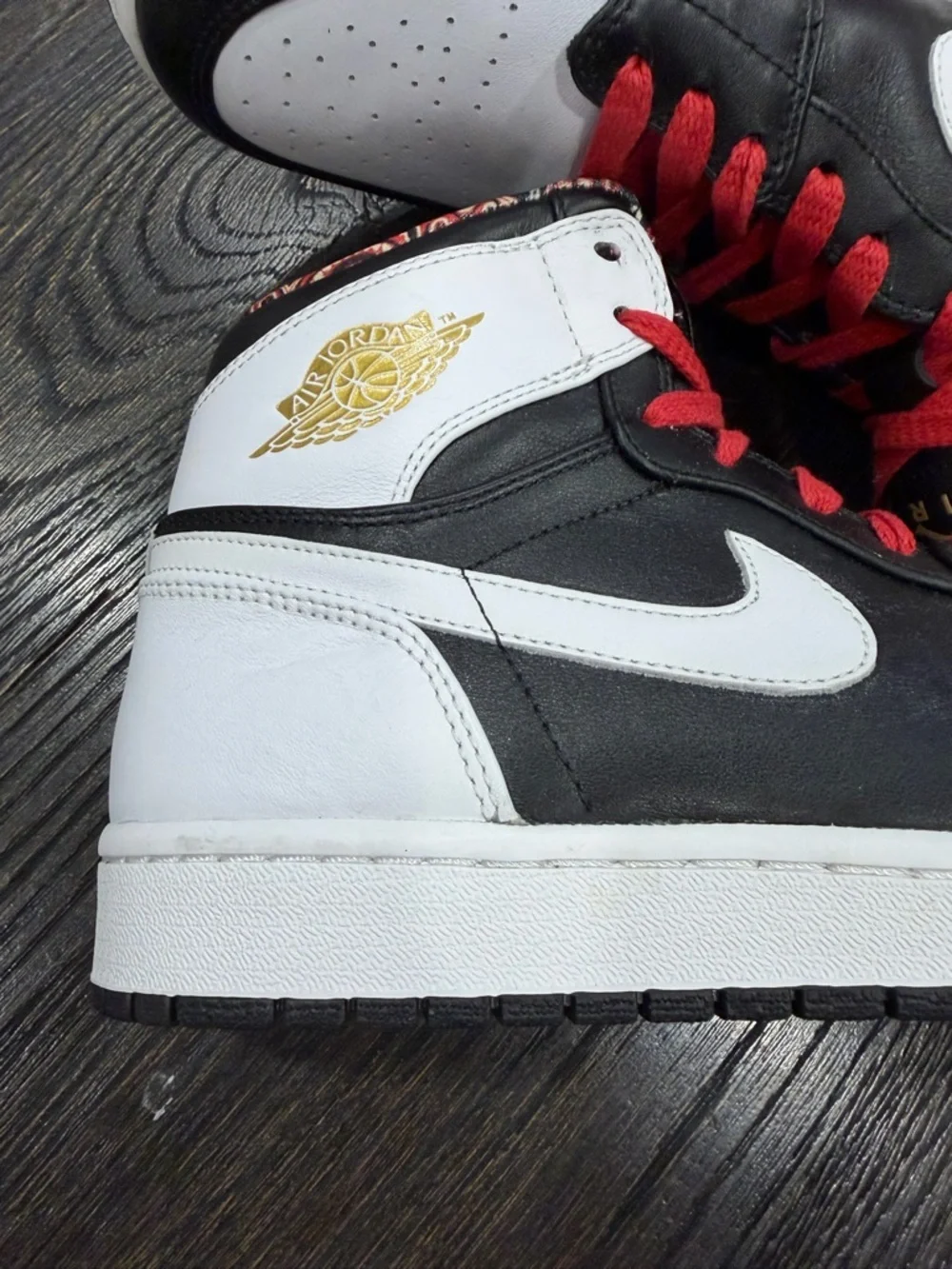 Air Jordan 1 Retro High RTTG Las Vegas Blk/Mtllc Gold-Wht Size 12 -new